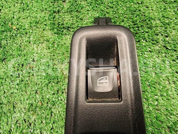 Кнопка стеклоподъемника Lada X-Ray 2019 254218614R 21129, задняя левая ВАЗ (Lada) 2112 