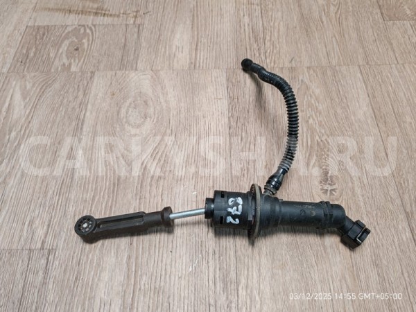 Главный цилиндр сцепления Renault Sandero Stepway 2015 306104118R К4М Renault Sandero 