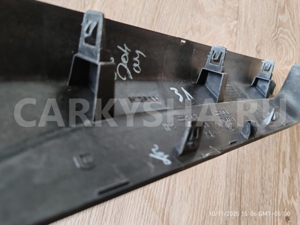 Накладка рейлинга Nissan Terrano 2018 738879369R F4R, задняя левая Nissan Terrano 