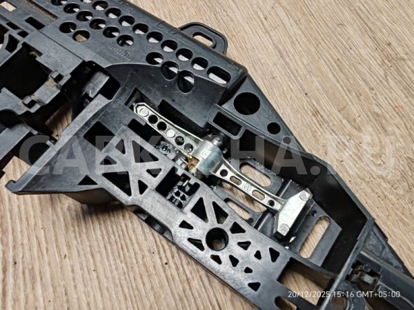 Кронштейн ручки двери Lada X-Ray 2017 806079784R 21179, левый ВАЗ (Lada) XRAY 